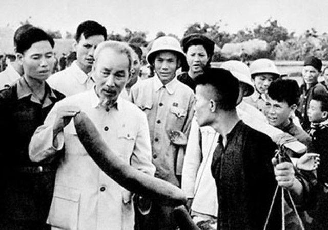 Chủ tịch Hồ Chí Minh với Nông nghiệp – Nông dân – Nông thôn qua ảnh