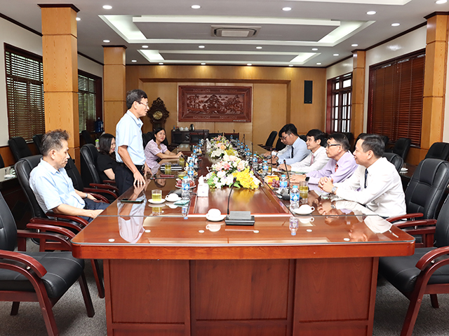 Lãnh đạo Nhà trường tiếp đón đoàn công tác Đại học Nông Lâm - Đại học Huế