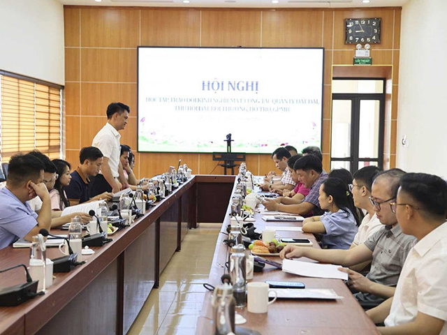 Học viên cao học Khóa 8 học tập, trao đổi kinh nghiệm thực tiễn công tác Quản lý đất đai